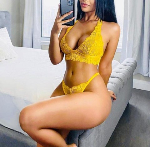 Bruneta senzuala,reala 100%