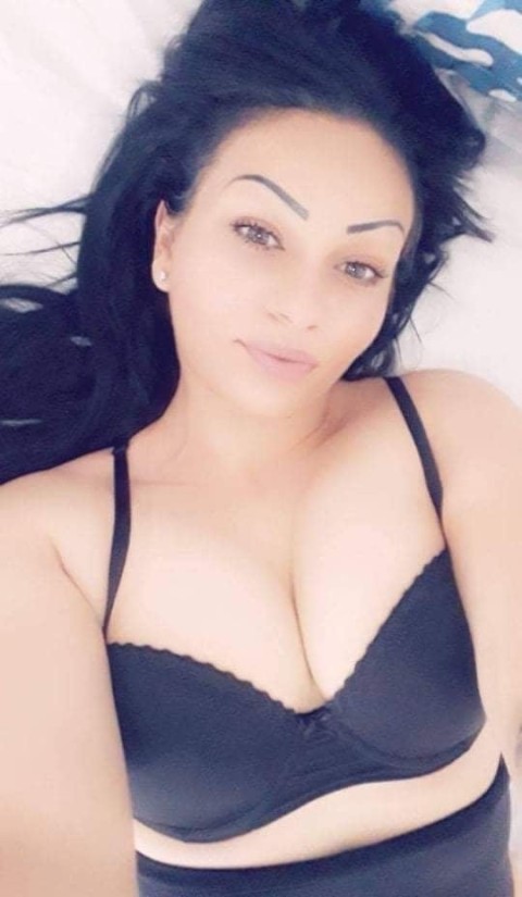 Bruneta frumoasa cu corp sexy Daniela - imagine 145123