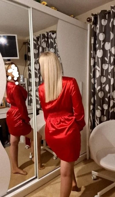 Blonda eleganta frumoasa 27 ani