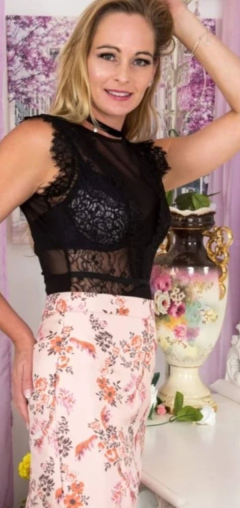 Laura, dama de companie matura si rafinata, 40 ani - imagine 148293