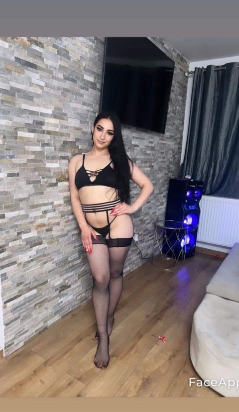 Buna baeti.Rebeka am 22 de ani Nou la voi