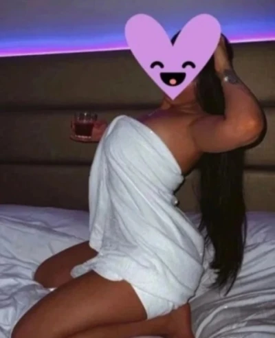 Brunetă noua in orașul tău