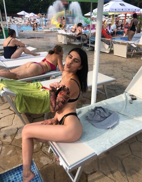 buna sunt erika bruneta sexi - imagine 152587