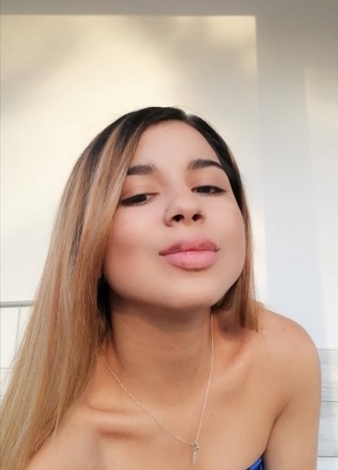 Blona perfecta te astept in lo...