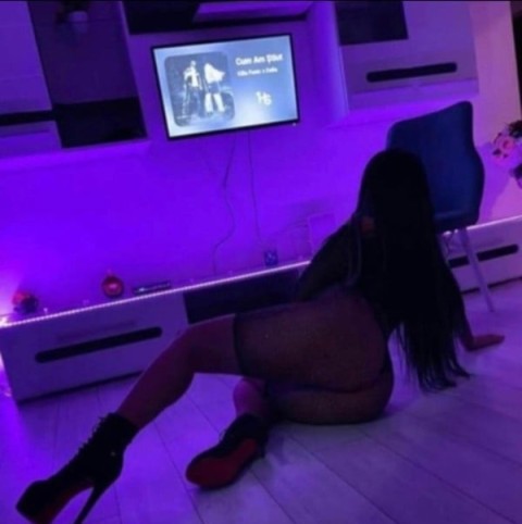 Bruneta Voluptoasa cu Gust pentru Fantasii in Pitesti