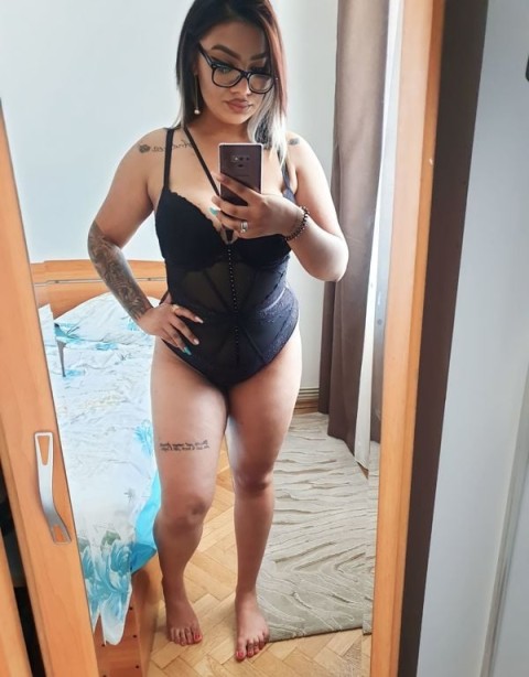 Bruneta voluptoasa care adora limbutzele - imagine 155669