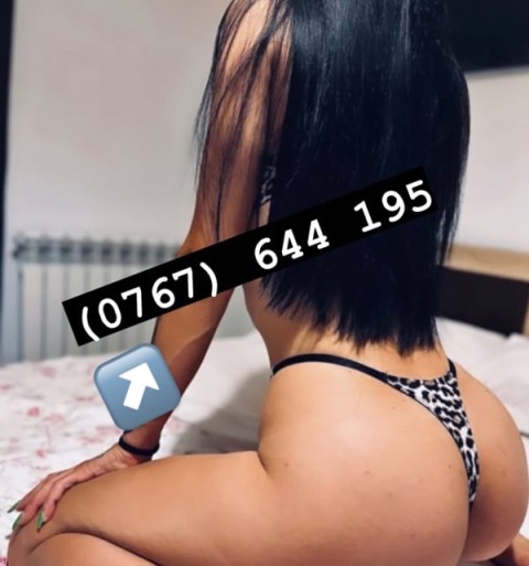 Bruneta cu fund bombat - imagine 159329
