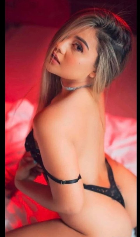 bună mă numesc Adelina am 28 de ani