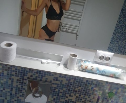 Buna dragilor sunt Denisa zona centrală nu rata experiența porno - imagine 161133