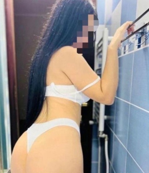 Bruneta Miniona Gata Sa Te Cunoasca - imagine 162139