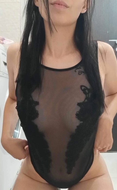 Bruneta sexy, tanara si noua in domeniu. Pot confirma video - imagine 162753