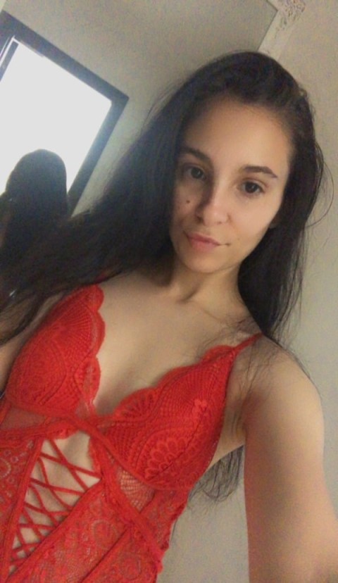 Bruneta eleganta - imagine 165349