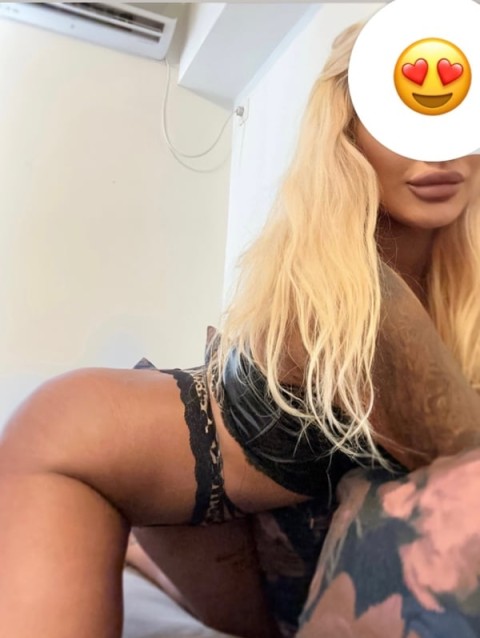 Bruneta din Timisoara caut par...