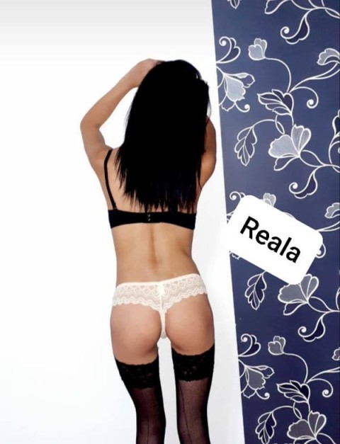 Selena doar deplasari