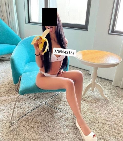 Descopera pe Camy - Femeie Sin...