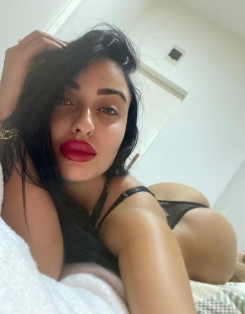 Mayaa fac și deplasări