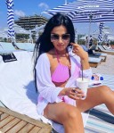 Bruneta noua la tine in oras - imagine 3