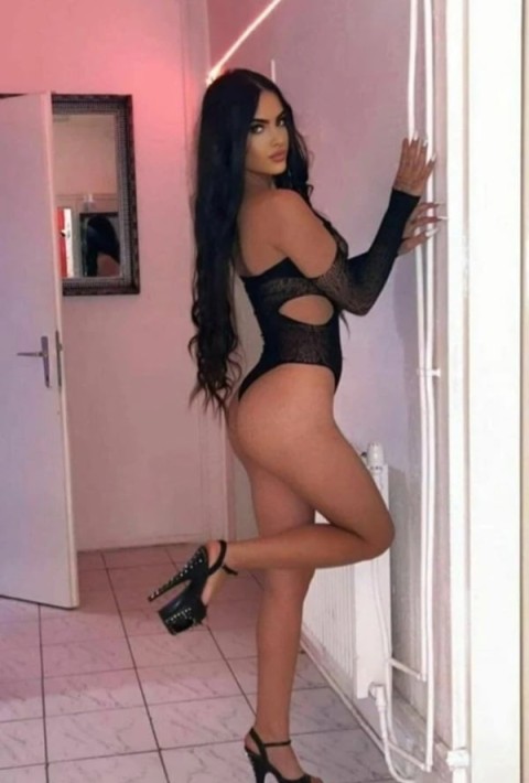 Doamn? matur? servicii totale ...