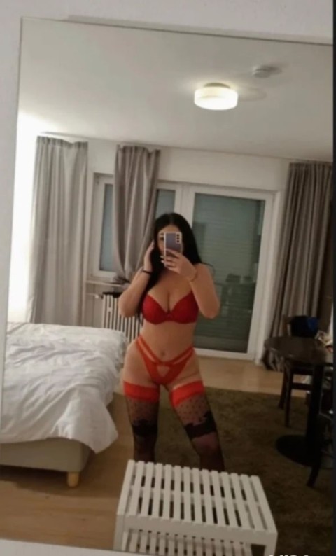 Buna sunt larysa si am 19 anisori - imagine 198361