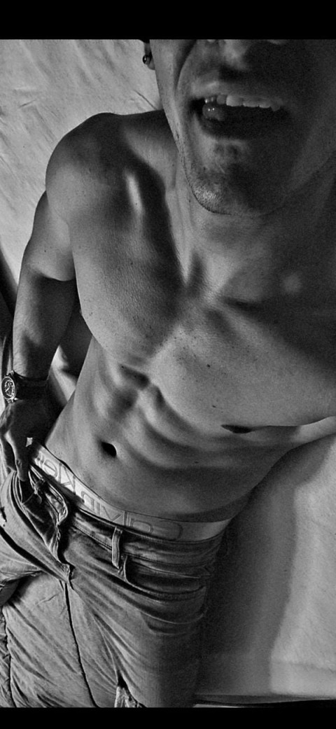 Blonda singura din Galati caut...