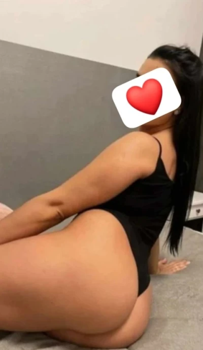 Bună sunt Alexia la tine la mine sau hotell!!