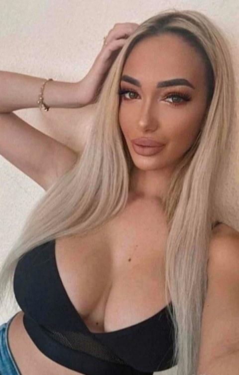 Blond? pofticioas? ?i sexy ador sa fiu s?rutat? in zona intim? ?i pe corp - imagine 242468