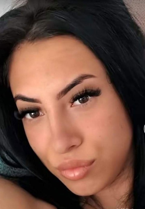 Maya - Femeie Sincera din Buza...