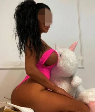 Bruneta reala 100%.... rasfat si masaj erotic cu sanii mei