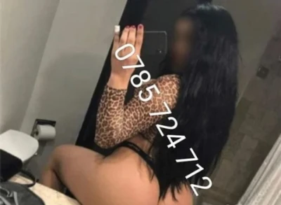 Karina am locație dar fac și deplasări la hotel