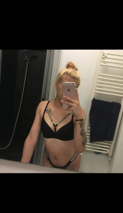 Bună blondă nouă în oraș la tine