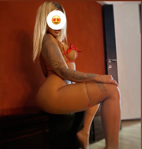 Vrei o bruneta fierbinte?