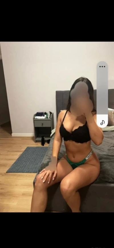 Nouă an orasul tău brunetă sexi