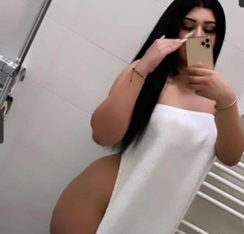 Femeie Sincera si Eleganta in ...