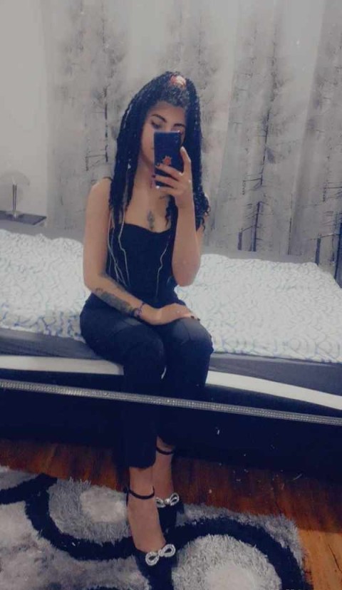 Ispită și seducătoare