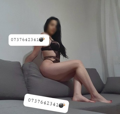 Vino sa te relaxezi lângă o blondă sexy și seducătoare - imagine 340758