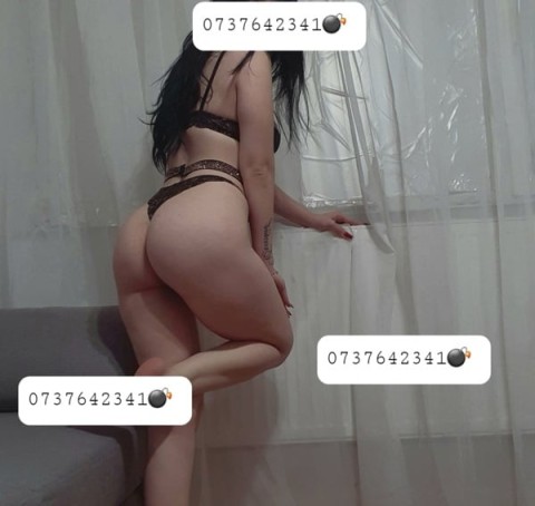 Vino sa te relaxezi lângă o blondă sexy și seducătoare - imagine 340761