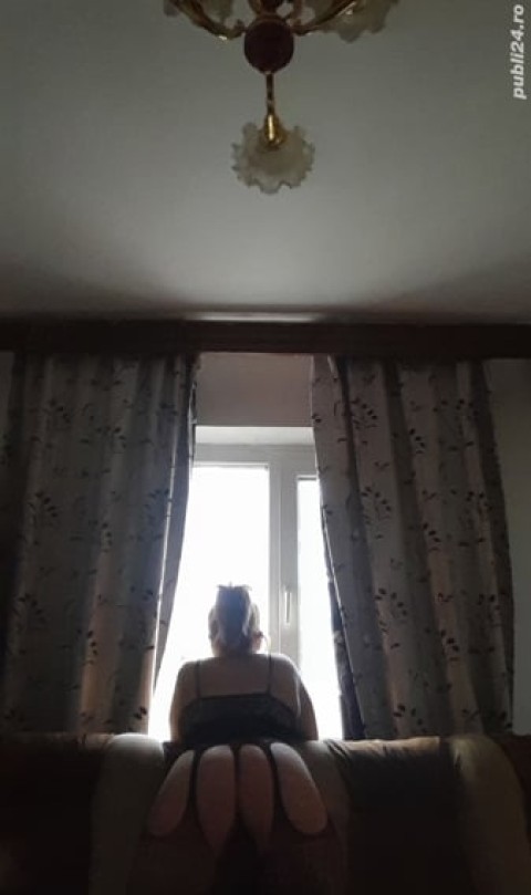 Fata draguta , par brunet si ochii verzi - imagine 347349