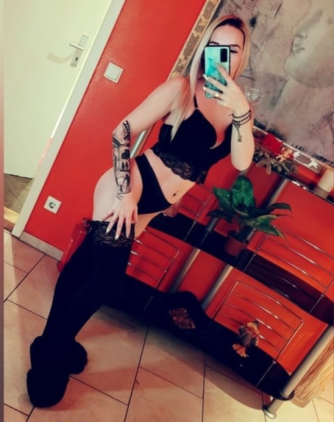 Bruneta pentru prima oara in oras - imagine 359766