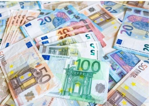Pot fi eu fantezia ta? - imagine 384889