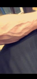 Băiat tânăr ofer servicii doar la Doamne si Domnisoare raspund doar pe WHATSAPP - imagine 2