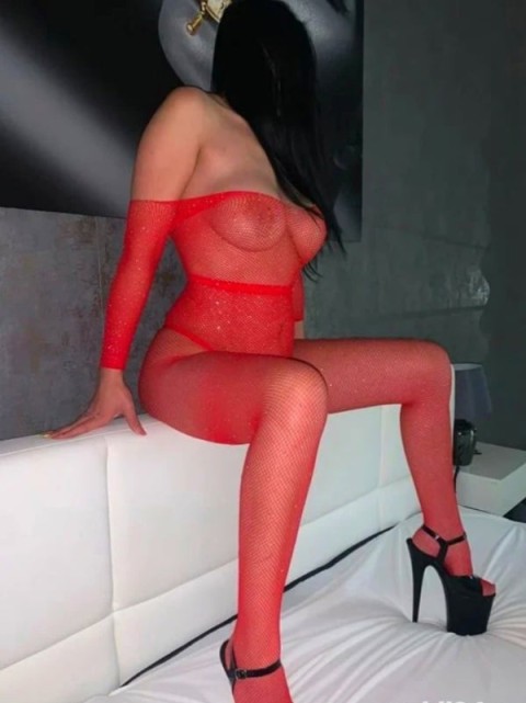 Alina: Descopera O Femeie Intre Eleganta si Senzualitate in Pitesti