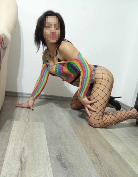 Femeie Sincera si Blonda din T...