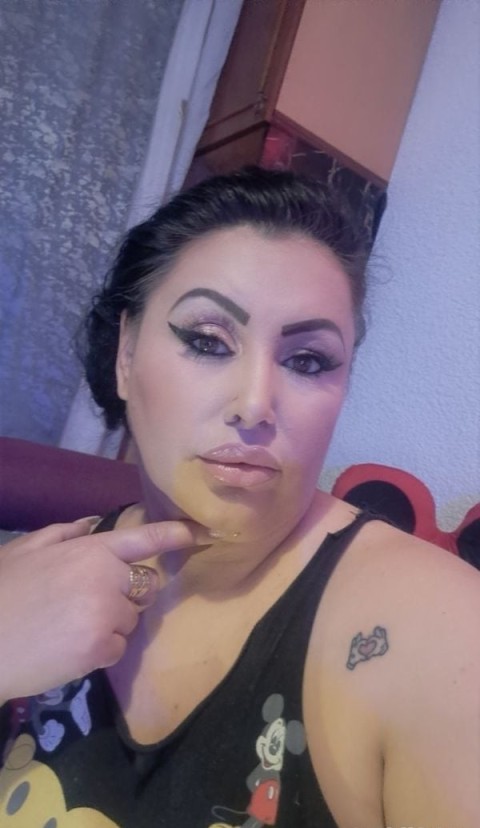 Adela - Bruneta fermecatoare d...