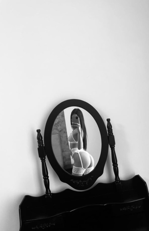 Crina, bruneta plina de farmec...