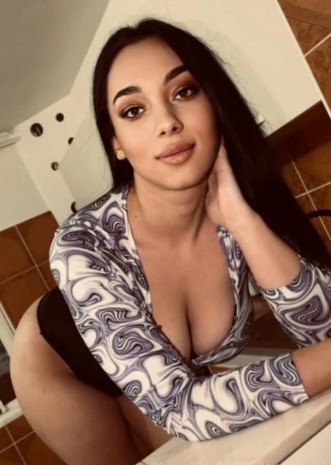 Bună tuturor XxX Daca te ai saturat de poze false vino la mine