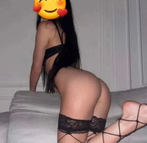 Buna! Blonda cu zambet fermeca...