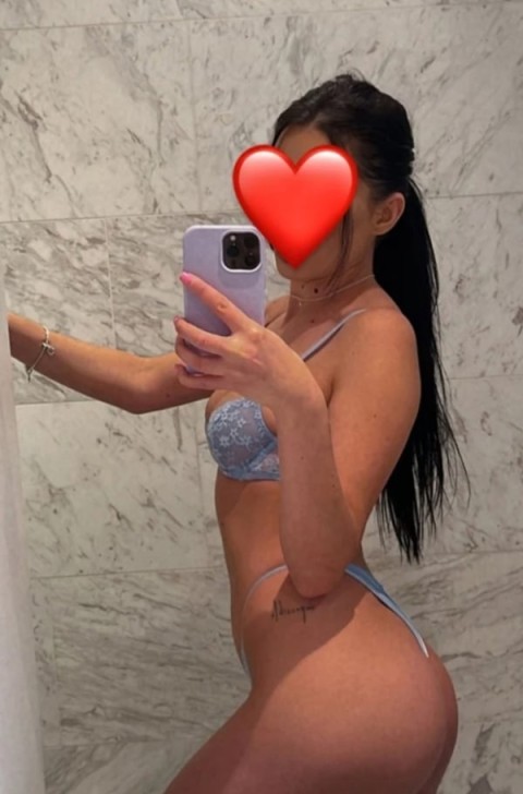 Bruneta focoasa in constanta - imagine 493246