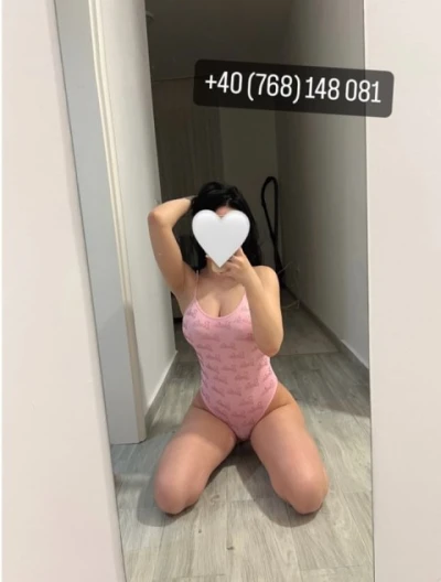 Sexy și rea vrei să fiu plăcerea ta ?