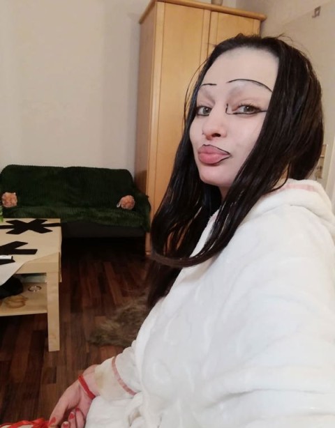 Pustoaica 21 ani Dulce si sexy. Sos Mihai bravu - imagine 522108