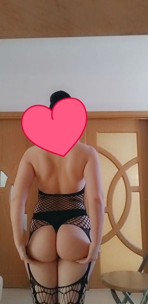 Buna ma numesc denisa